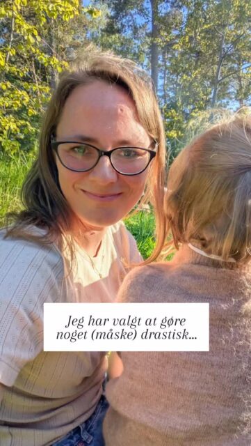 Jeg mærker et behov for at trække mig tilbage hen over sommeren og leve mere af det, jeg selv taler om 🙏Jeg har brug for tid til at mærke min krop, være nærværende med mine børn uden at have hovedet fyldt med ting jeg "burde" gøre. Jeg har brug for at leve livet, gå på opdagelse og bare nyde den tid der er lige nu. Fylde mine dage med det som er vigtigt for mig lige nu.Så jeg har valgt at gå tidligt på sommerferie i år - fra i dag. Og så vender jeg tilbage engang efter sommerferien (på et uspecifikt tidspunkt), når mit hjerte igen er klar til at dele 💛Jeg håber du får en skøn sommer og at vi "ses" på den anden side ☀️✨#moderskab #livetsommor #livetmedbørn #familieliv #livsglæde