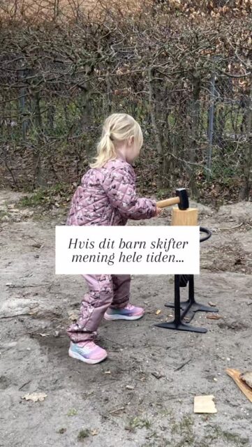 Hvis dit barn skifter retning, mister interessen og har gang i mange ting på én gang…Så kan det være et Manifesting Generator-barnDe har meget energi og følger det der føles spændende i øjeblikket.Det kan se rodet ud udefra men giver ofte mening for dem.De lærer gennem at prøve sig frem.Det her er kun et lille glimt.
Hvis du vil dykke dybere i dit barns design, er du altid velkommen 💛#humandesign #livetsommor #livetmedbørn #familieliv #moderskab